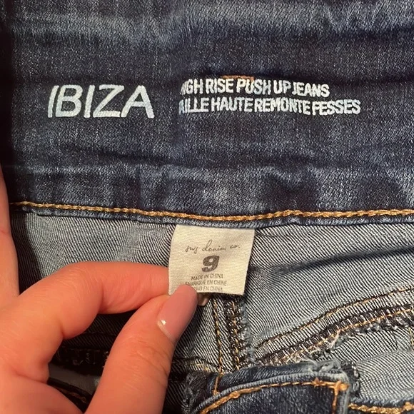 Distressed jeans - Picture 4 of 4